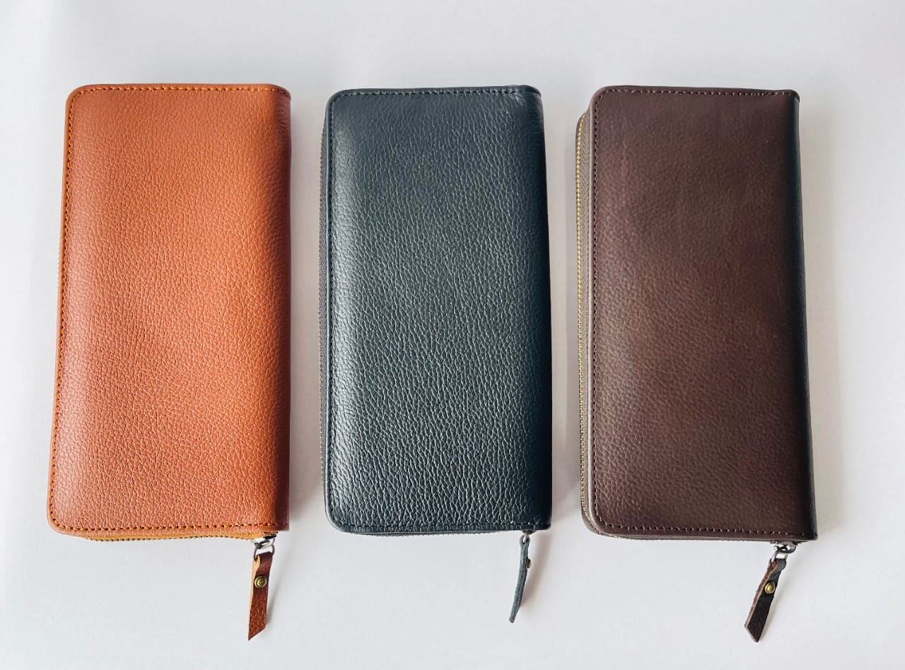 AmberCraft Classic Zip Wallet